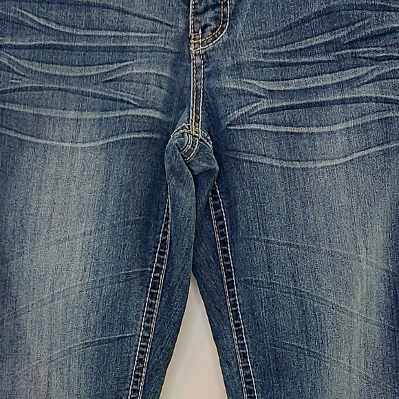 Stunning Pocket Embroidery on Royalty by YMI Mid Rise Skinny Jeans Size 10 - Picture 5 of 13